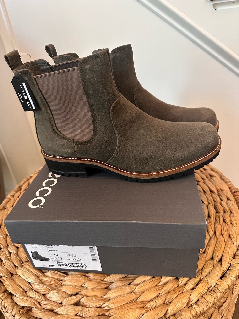 NWT sz 9 Ecco Elaina in Tarmac suede Chelsea style boots HydroMax dark green